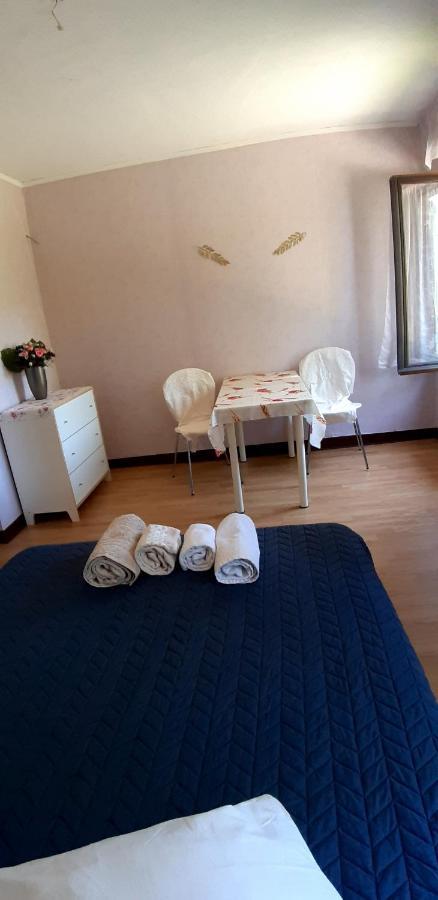 Chez Josie, Chambre 18Mcarre Dans Une Longere Normande Francheville  Eksteriør billede